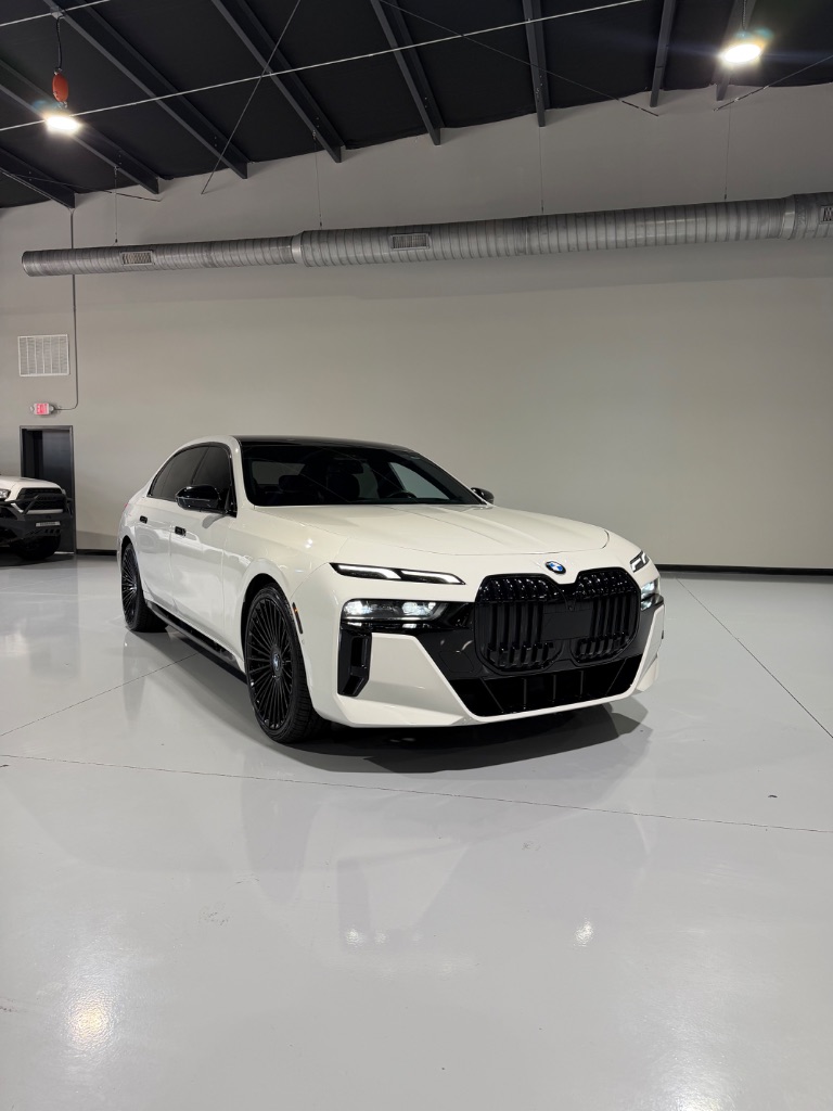 2023 BMW 760i - $75,900