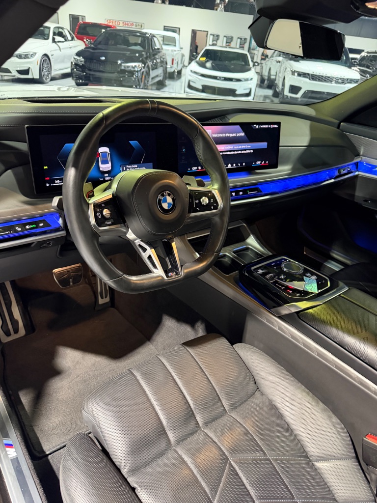 2023 BMW 760i - $75,900