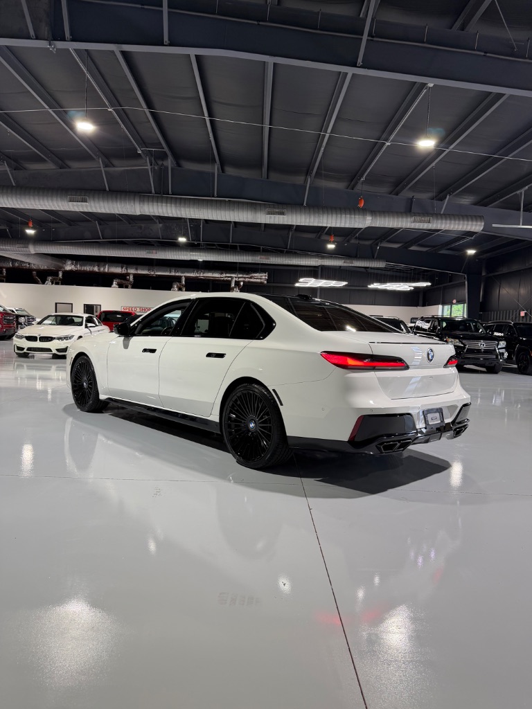 2023 BMW 760i - $75,900