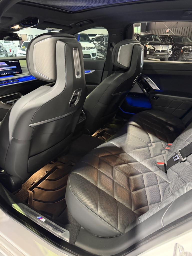 2023 BMW 760i - $75,900