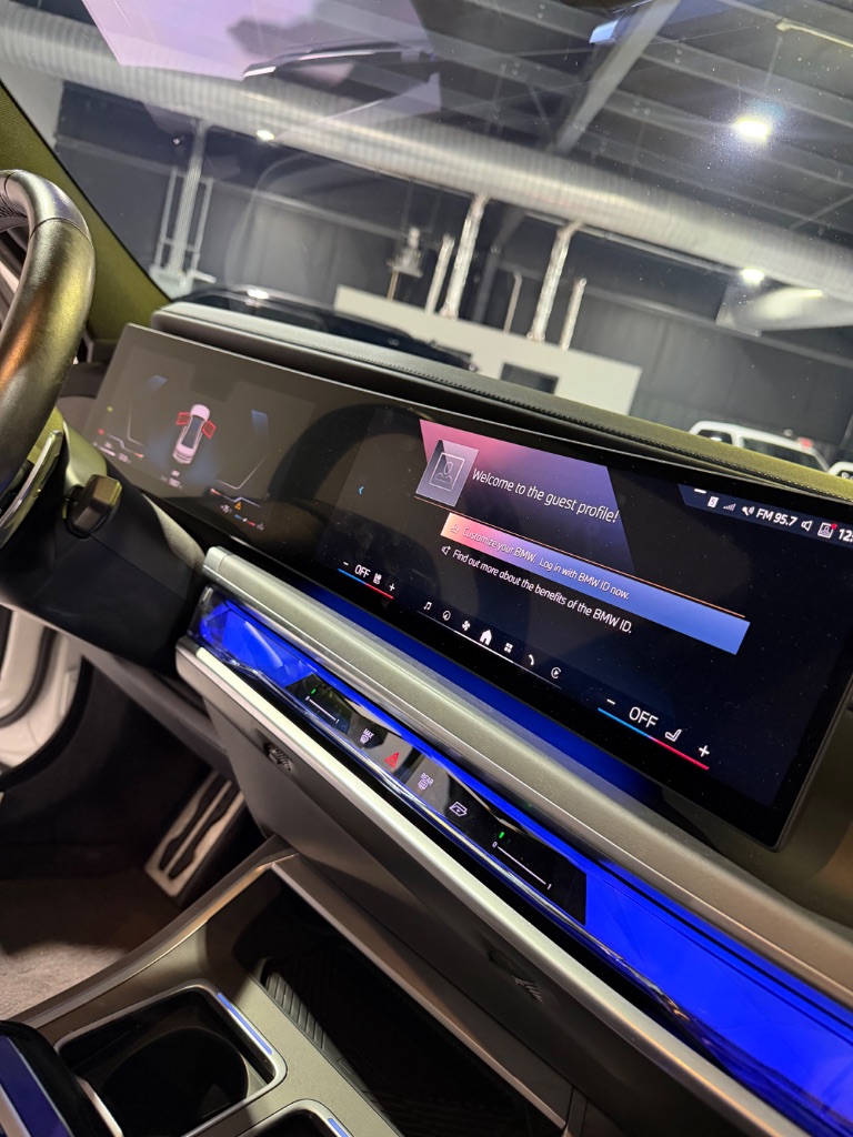 2023 BMW 760i - $75,900