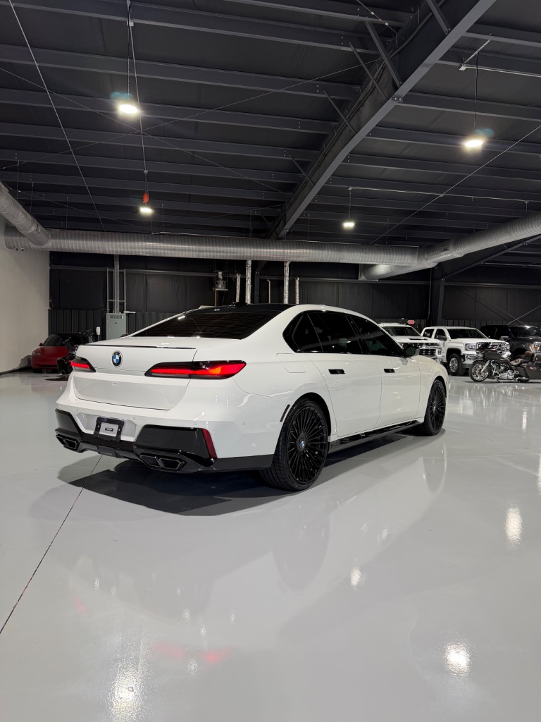 2023 BMW 760i - $75,900