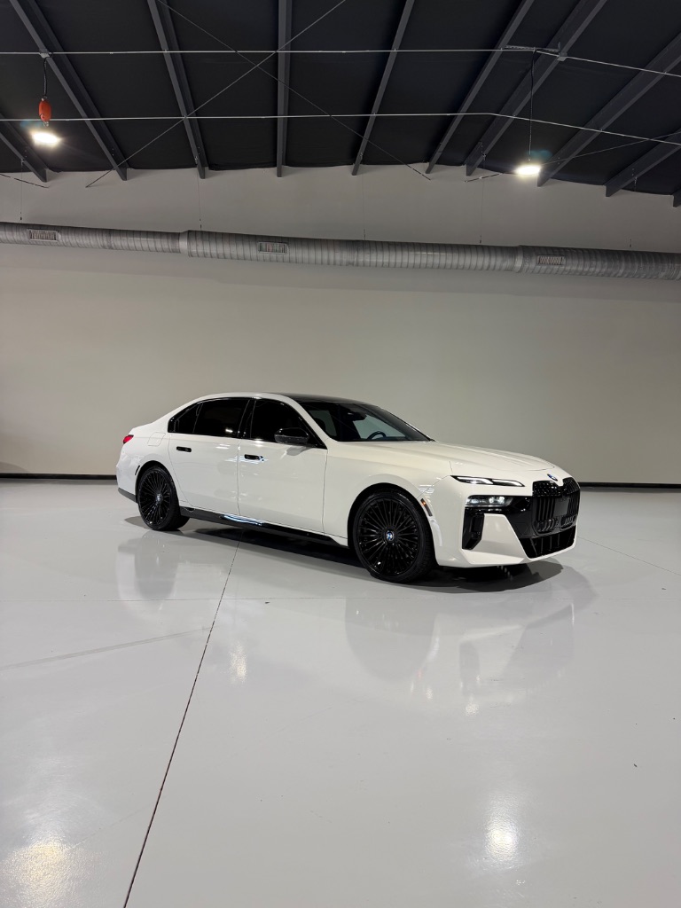 2023 BMW 760i - $75,900