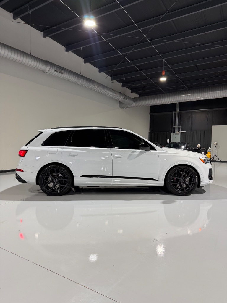 2025 Audi Q7 - $64,900