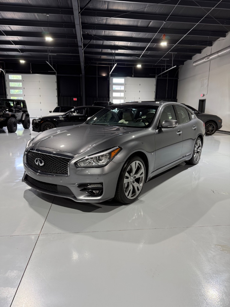 Gray (Graphite Shadow) 2019 INFINITI Q70 3.7 Luxe RWD Sedan Rear-Wheel Drive 7-Speed Automatic