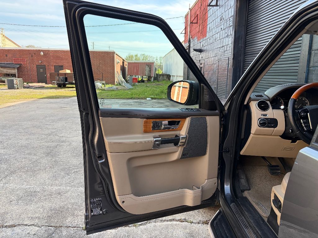 2015 Land Rover LR4 - $10,900