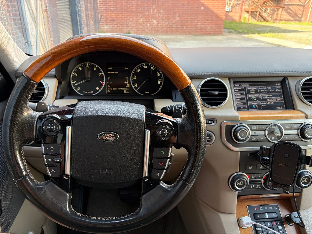 2015 Land Rover LR4 - $10,900