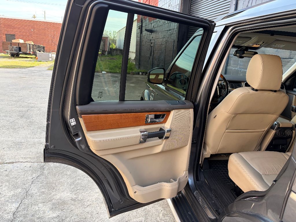 2015 Land Rover LR4 - $10,900