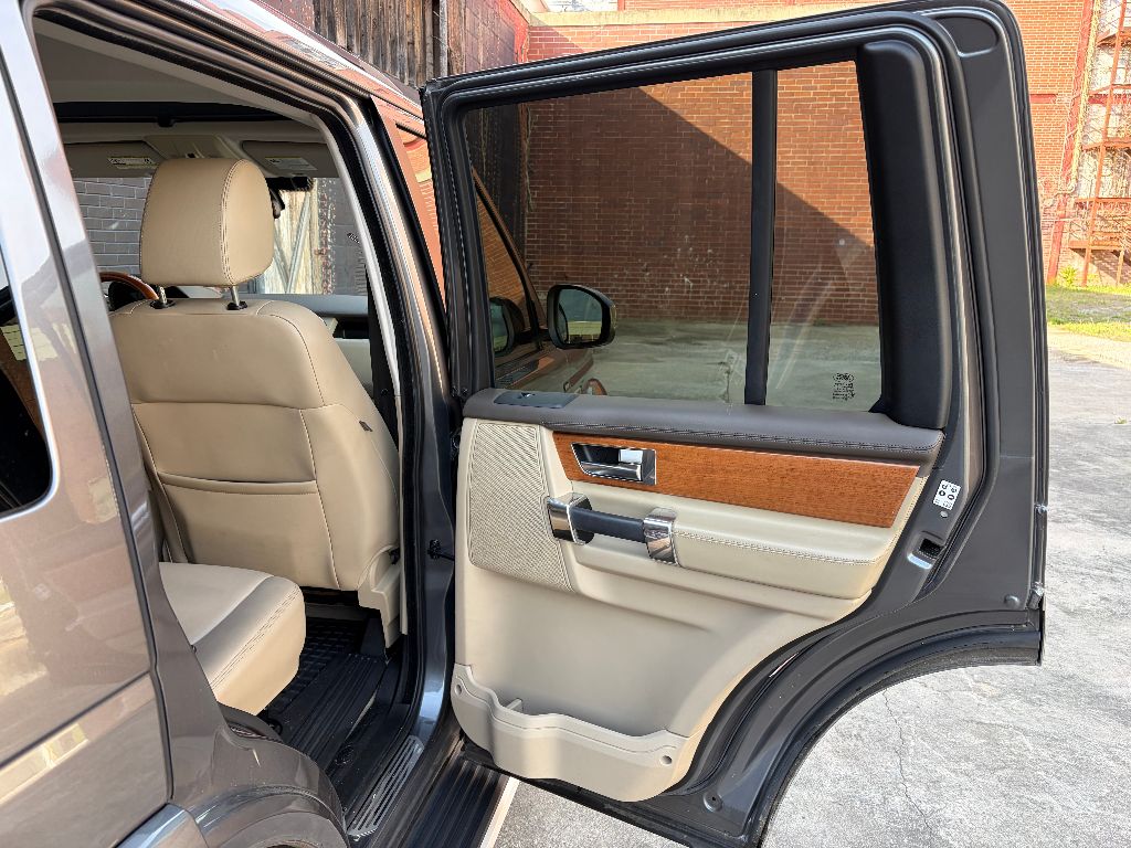 2015 Land Rover LR4 - $10,900