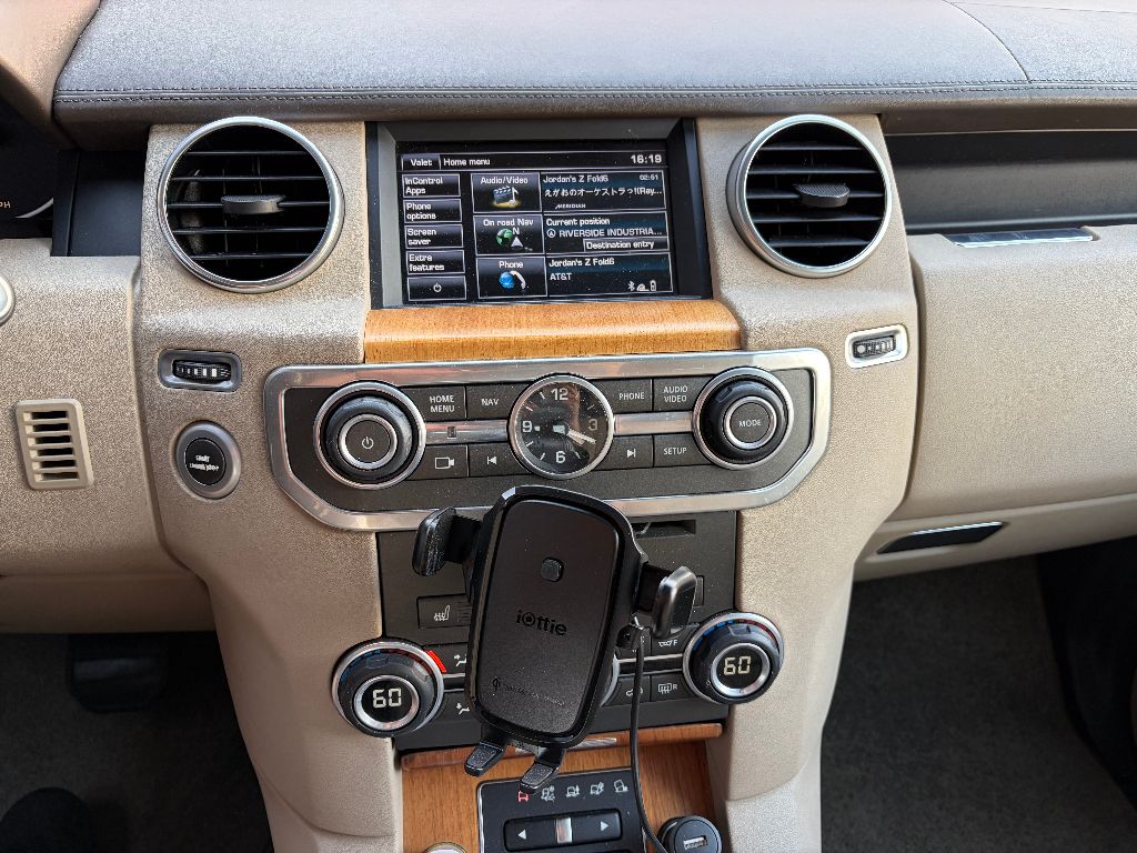 2015 Land Rover LR4 - $10,900