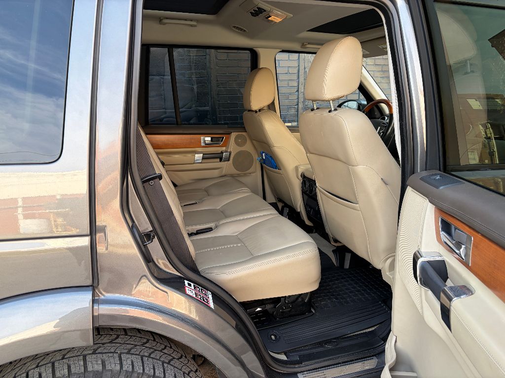2015 Land Rover LR4 - $10,900