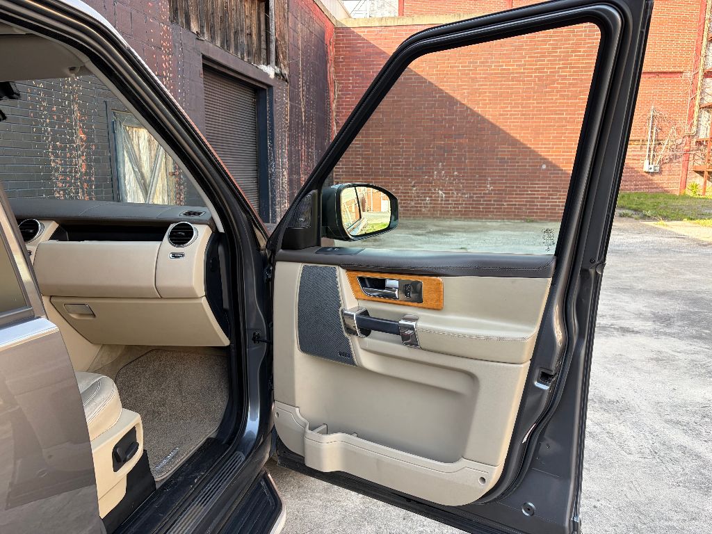 2015 Land Rover LR4 - $10,900