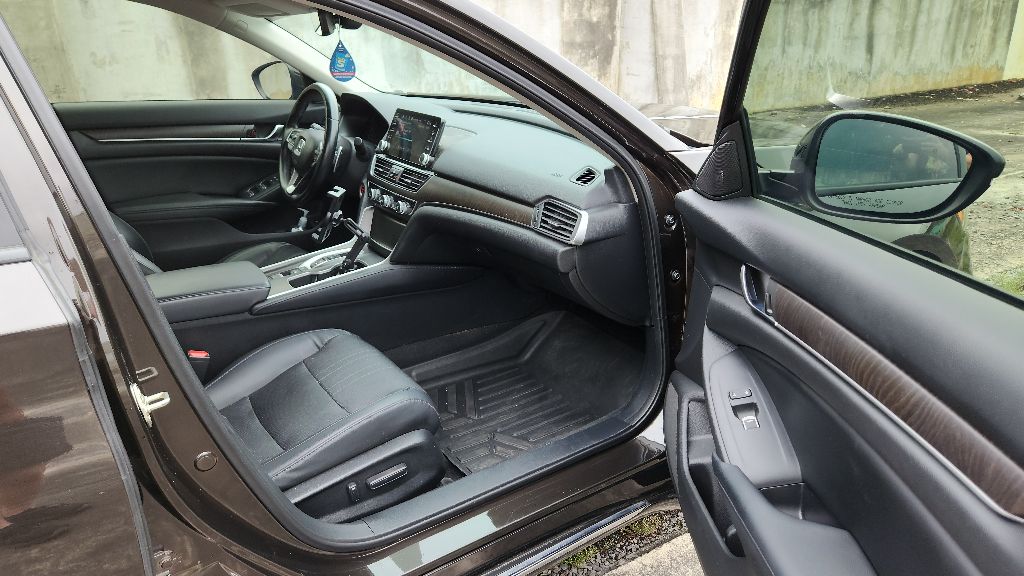 2018 Honda Accord 4DR photo