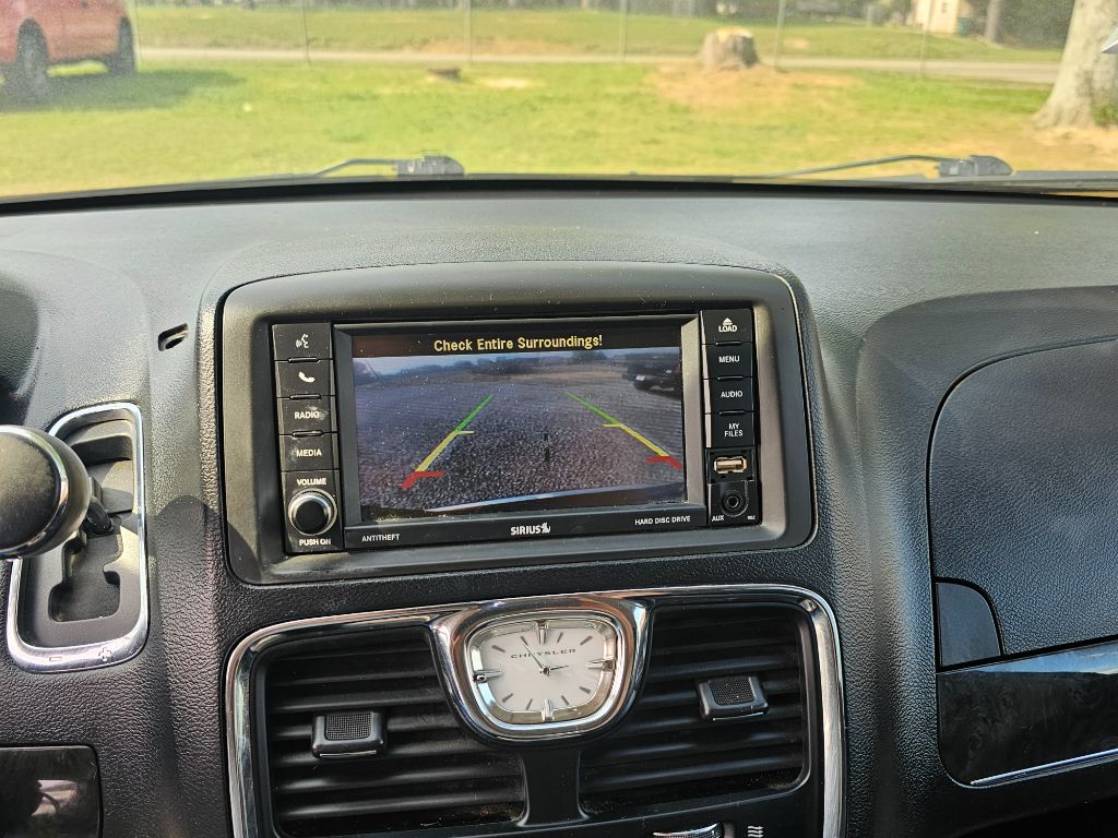 2014 Chrysler Town & Country Touring photo