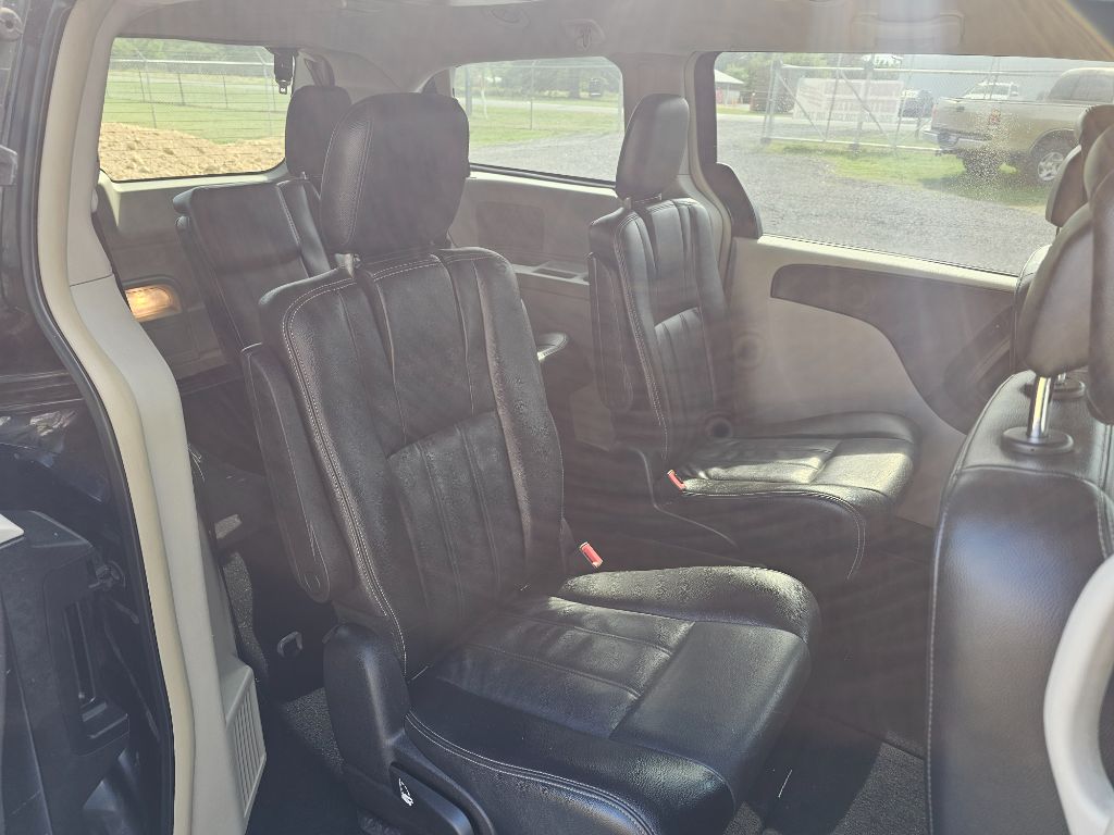 2014 Chrysler Town & Country Touring photo