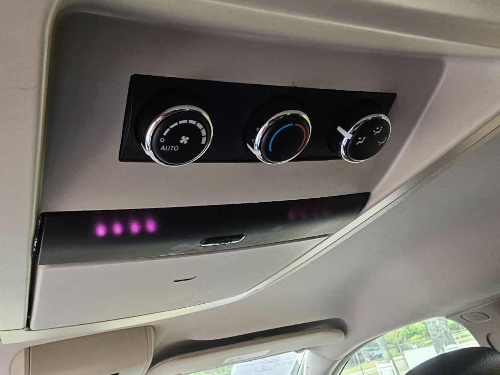2014 Chrysler Town & Country Touring photo