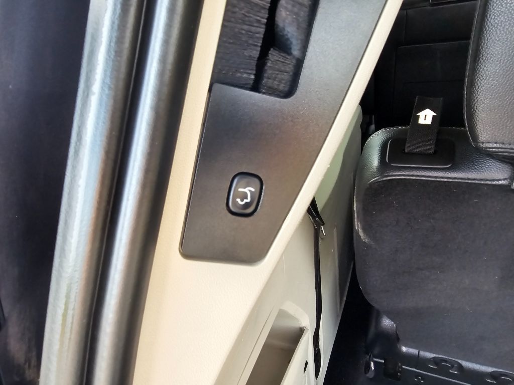 2014 Chrysler Town & Country Touring photo