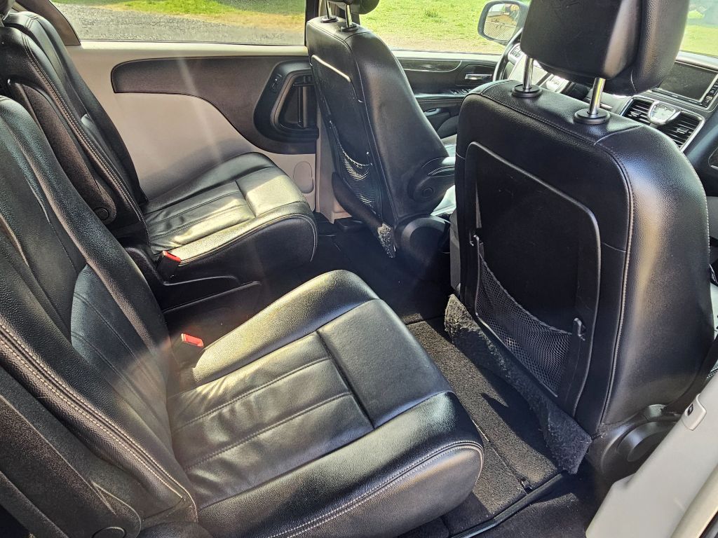 2014 Chrysler Town & Country Touring photo