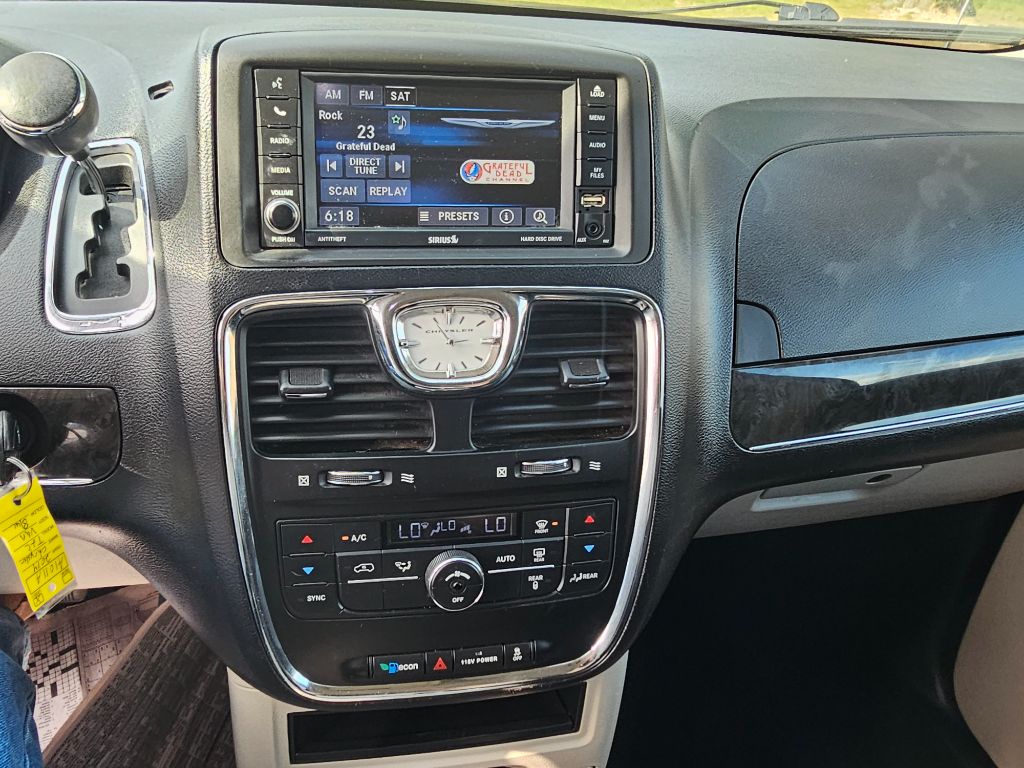2014 Chrysler Town & Country Touring photo