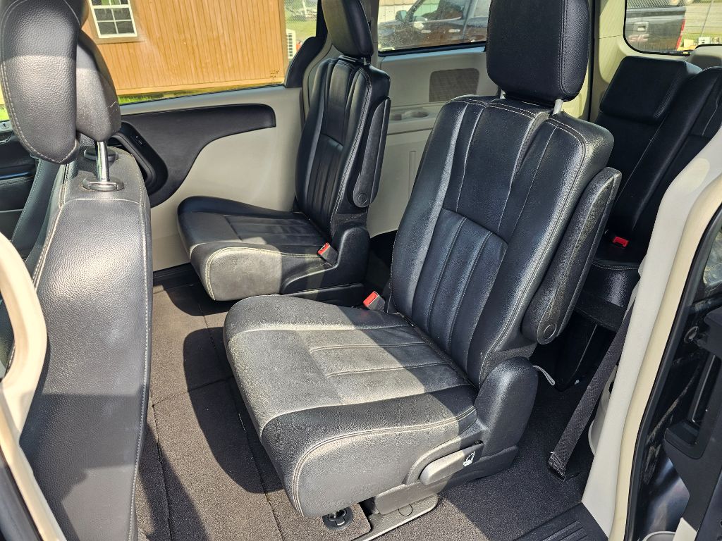 2014 Chrysler Town & Country Touring photo