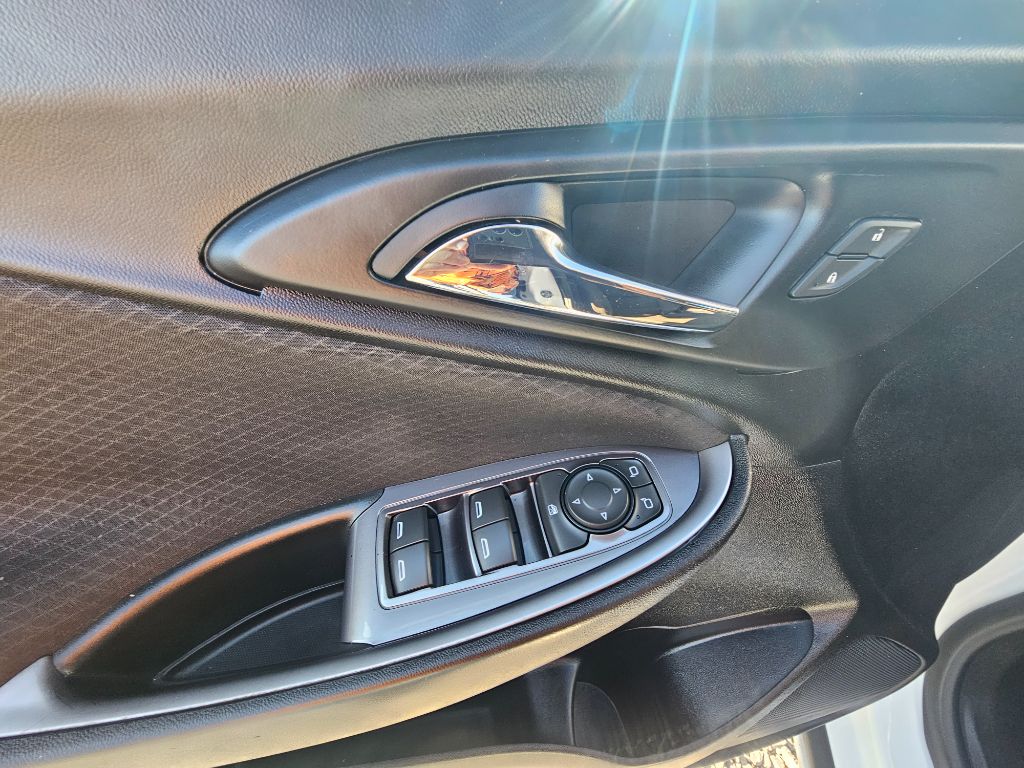2021 Chevrolet Malibu - $17,995