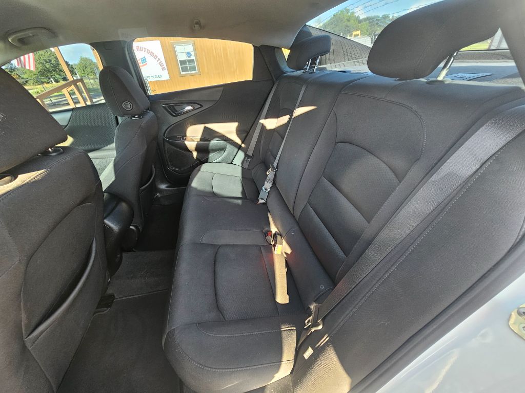 2021 Chevrolet Malibu - $17,995