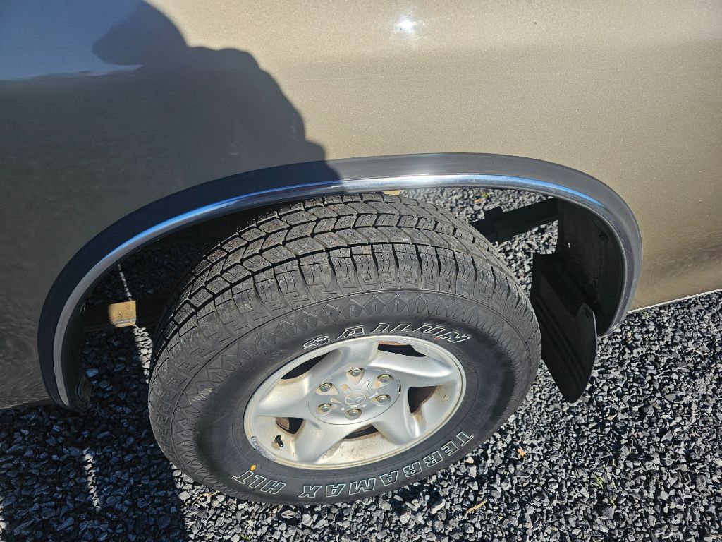 2002 Toyota Tundra SR5 V8 photo