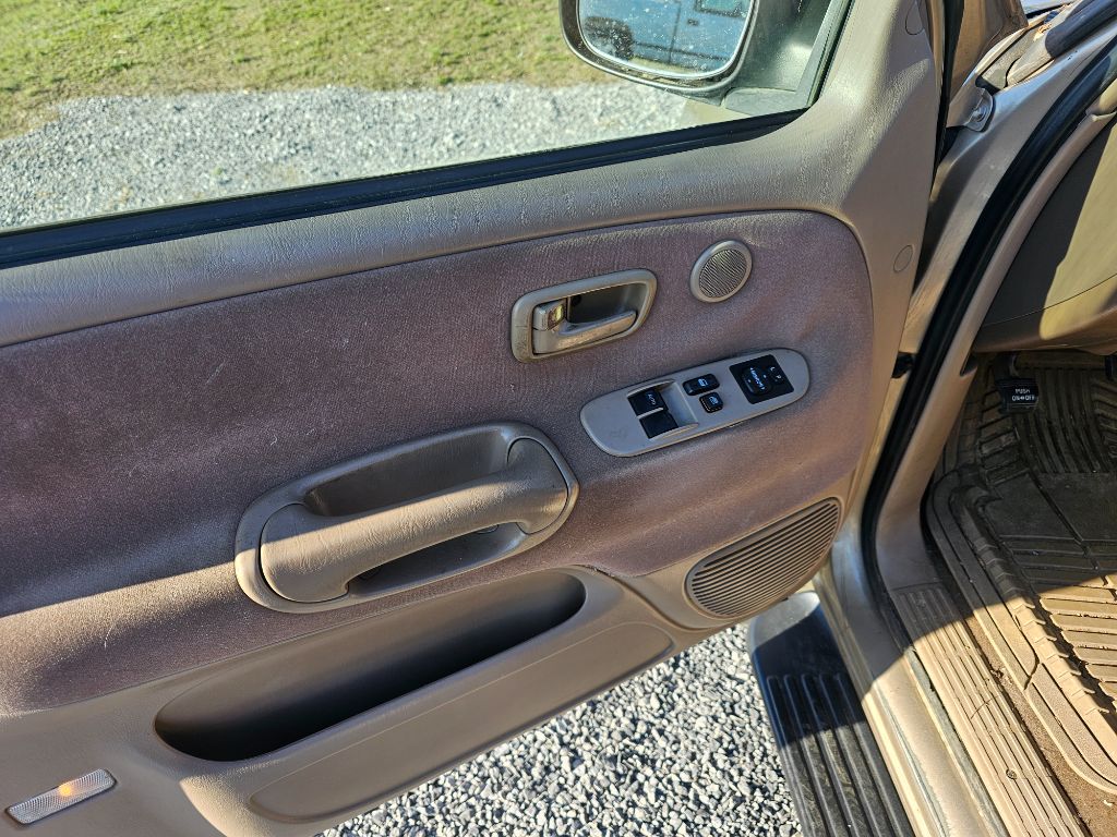 2002 Toyota Tundra SR5 V8 photo