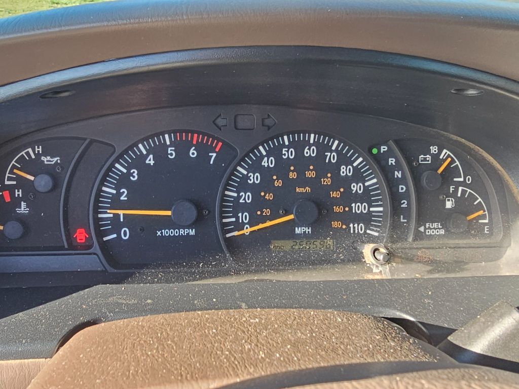 2002 Toyota Tundra SR5 V8 photo