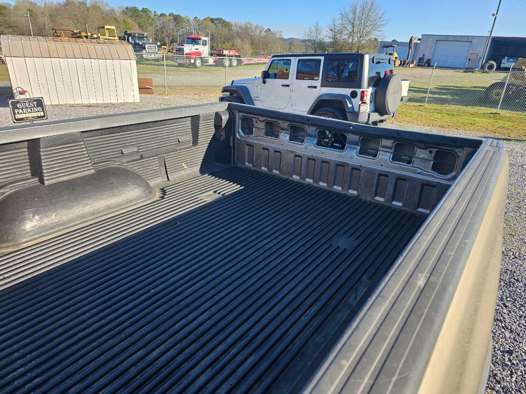 2002 Toyota Tundra SR5 V8 photo