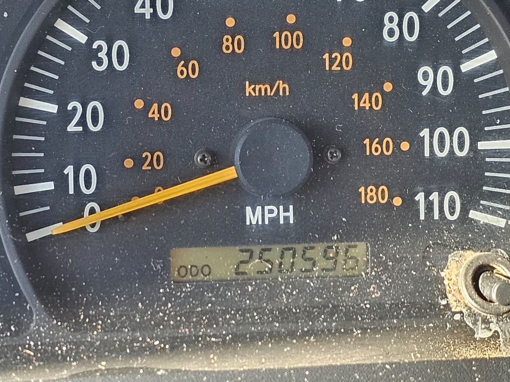 2002 Toyota Tundra SR5 V8 photo
