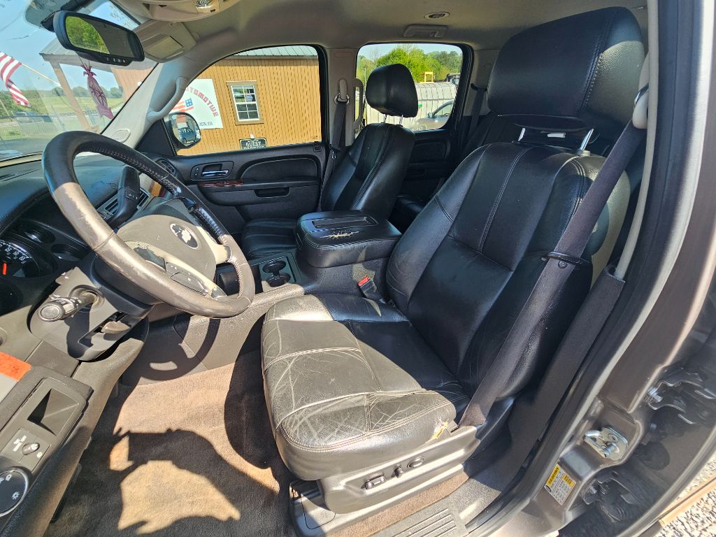 2012 Chevrolet Suburban - $6,995