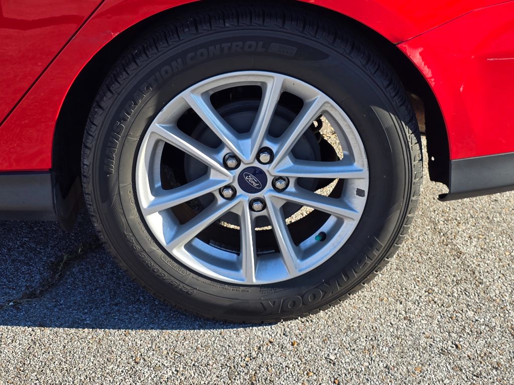 2015 Ford Focus SE photo