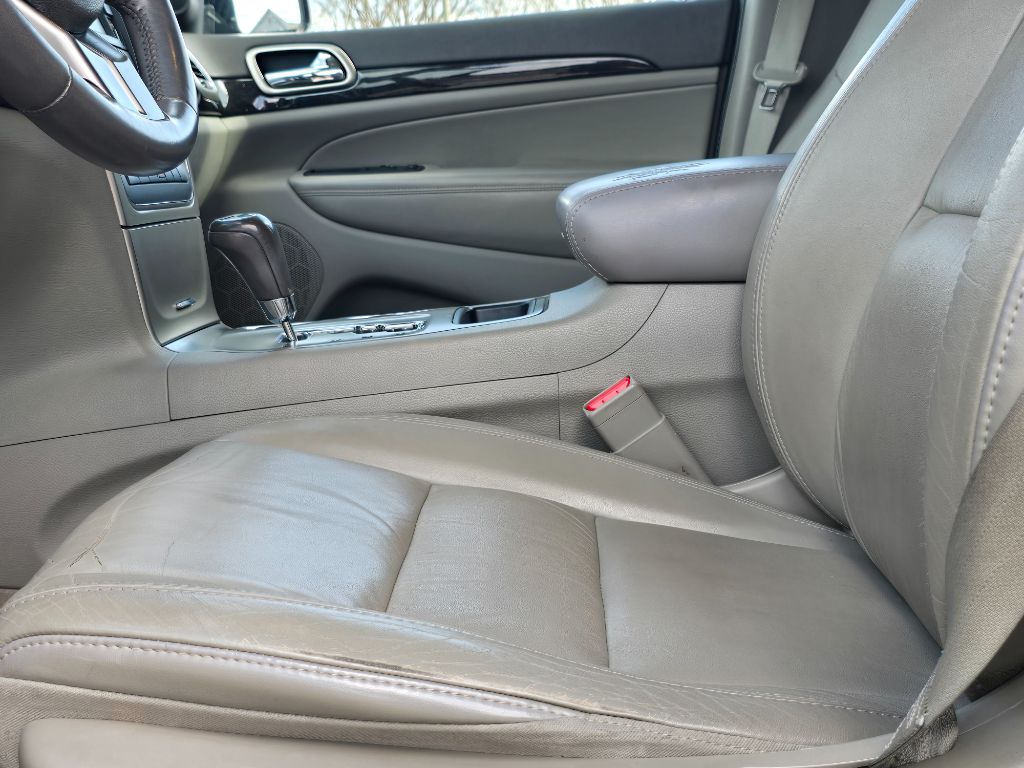 2012 Jeep Grand Cherokee Laredo X photo
