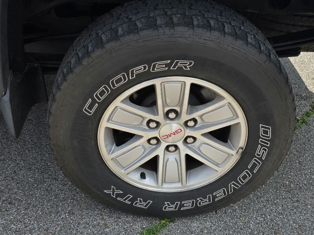 2015 GMC Sierra 1500 SLE photo