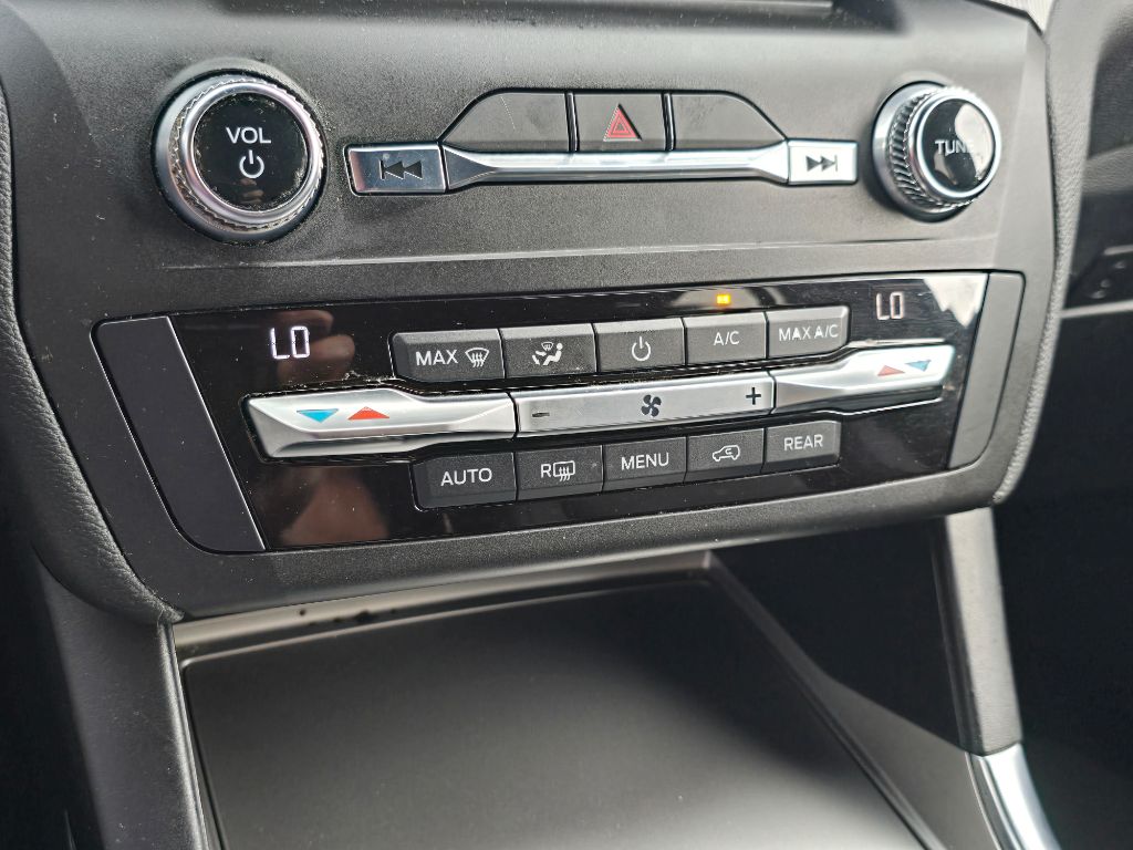 2020 Ford Explorer XLT photo
