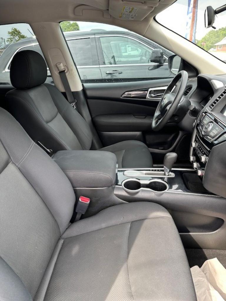 2017 Nissan Pathfinder S photo