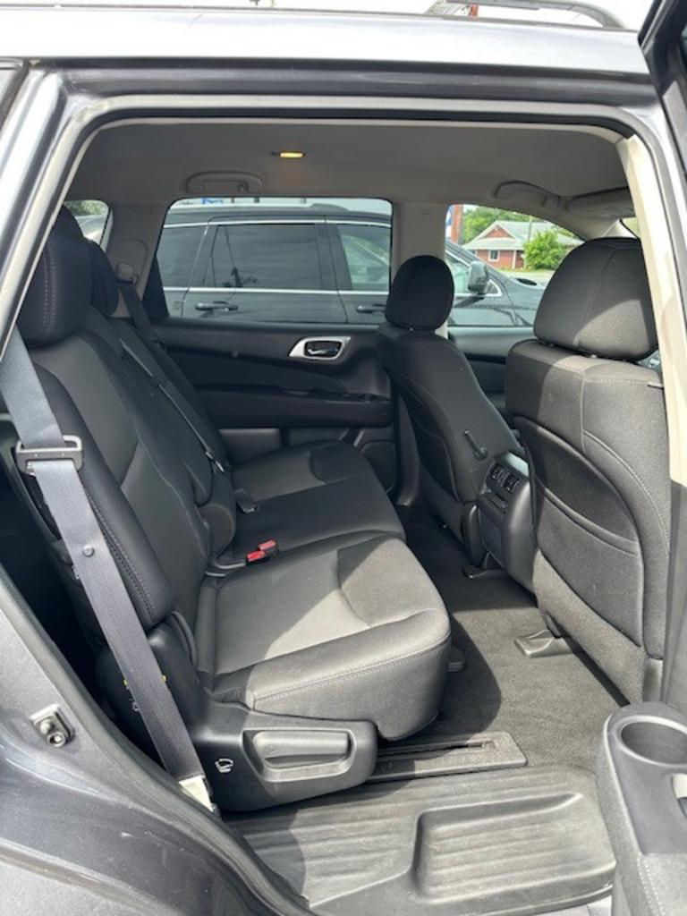 2017 Nissan Pathfinder S photo