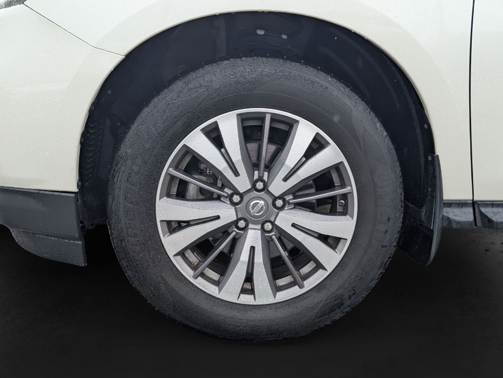 2017 Nissan Pathfinder - $12,995