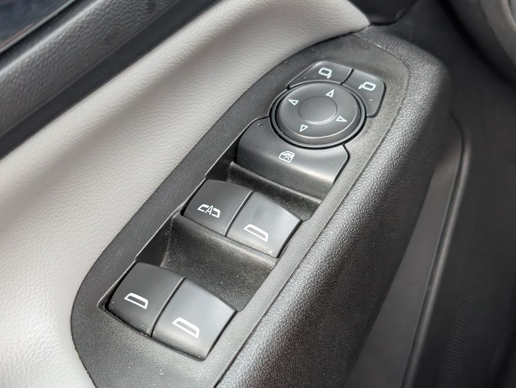 2022 Chevrolet Equinox - $17,495