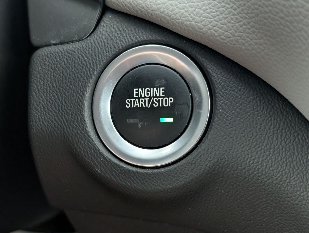 2022 Chevrolet Equinox - $17,495