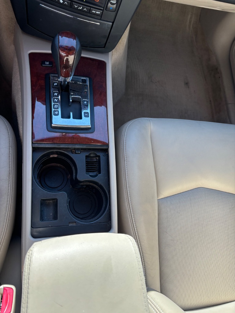 2005 Cadillac SRX photo