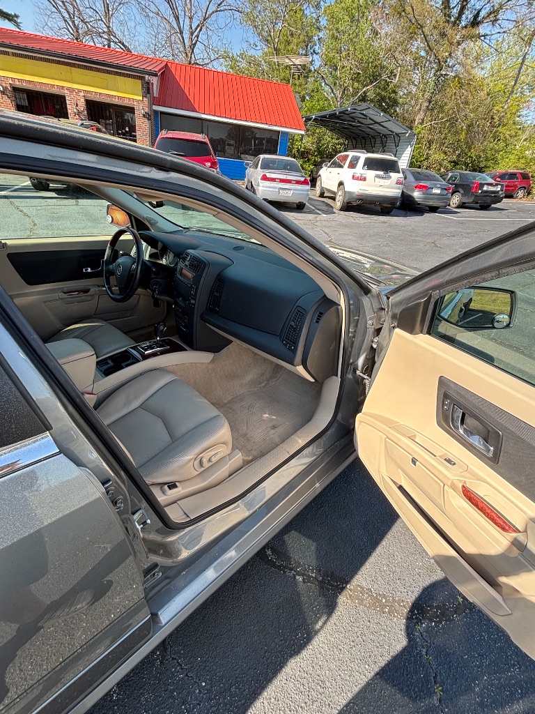 2005 Cadillac SRX photo