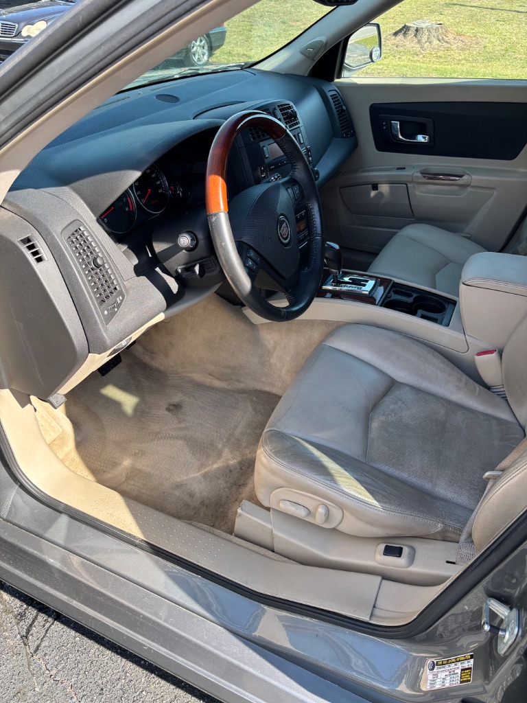 2005 Cadillac SRX photo