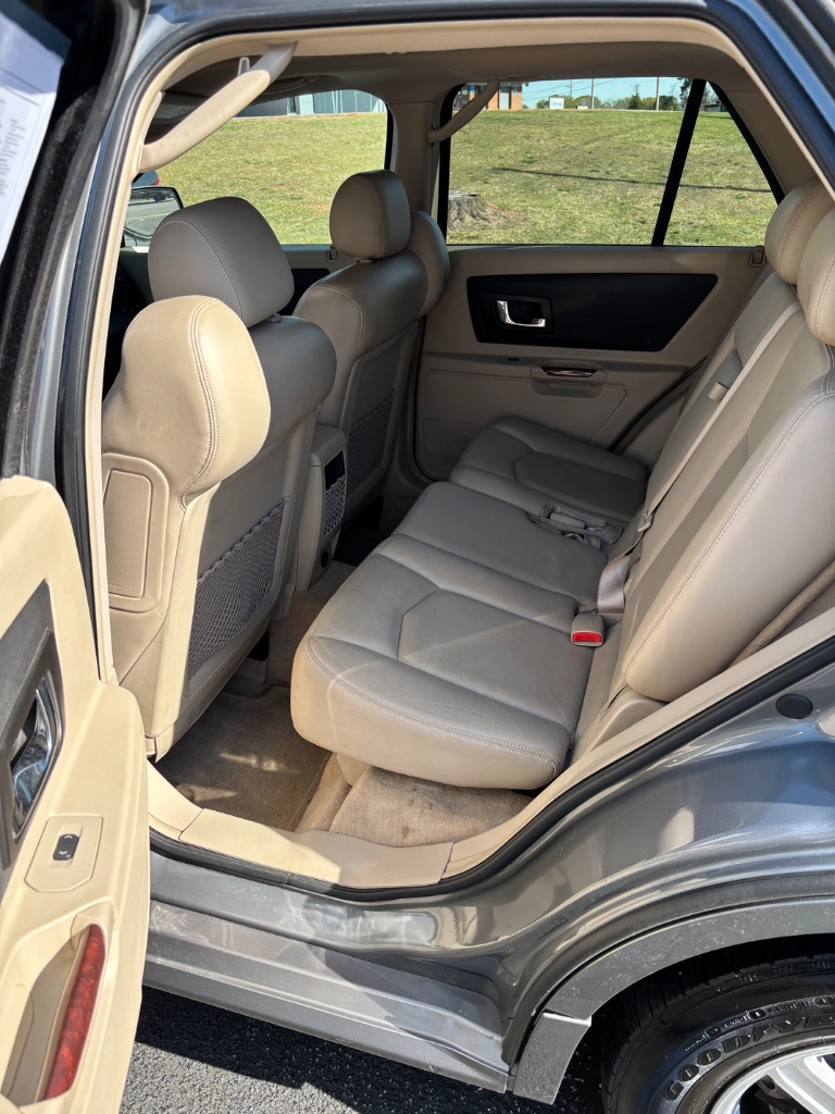 2005 Cadillac SRX photo