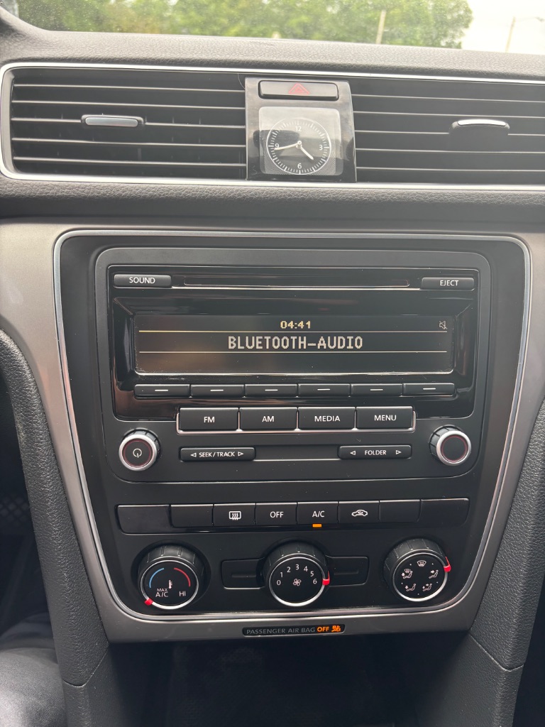 2014 Volkswagen Passat S PZEV photo