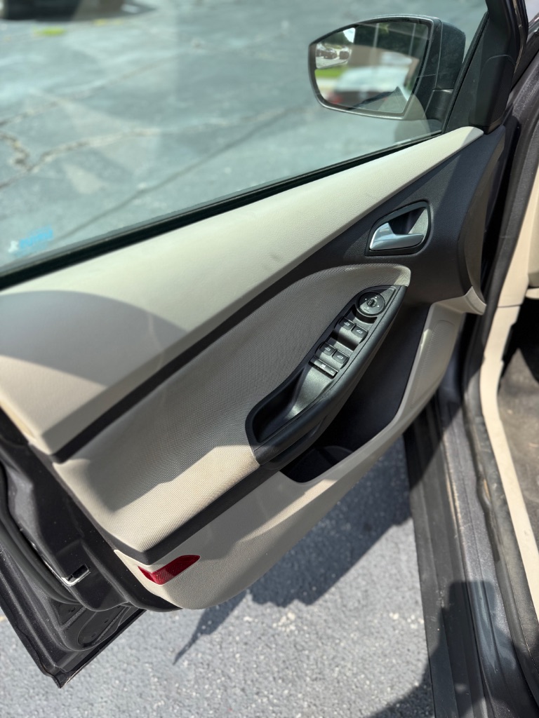 2014 Ford Focus - $3,200