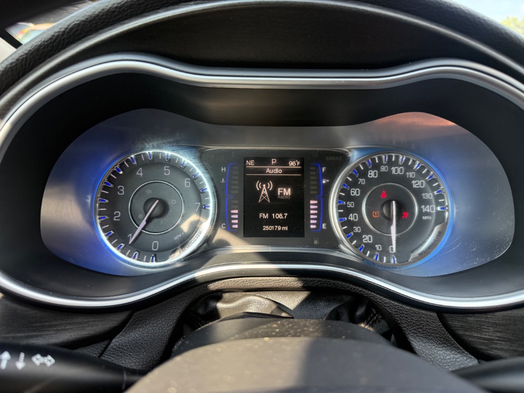 2015 Chrysler 200 - $3,000