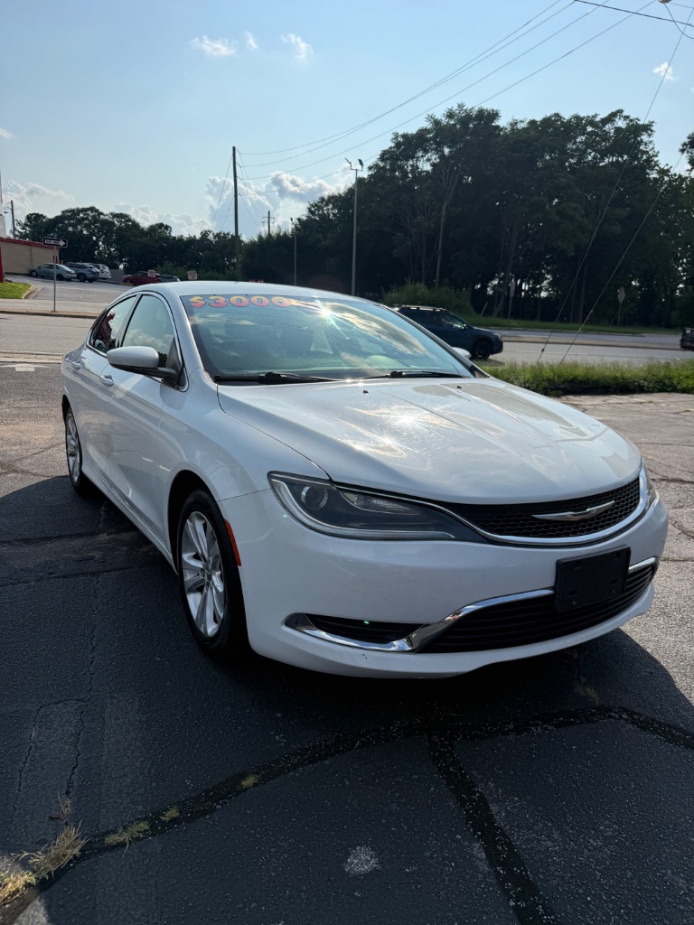 2015 Chrysler 200 - $3,000