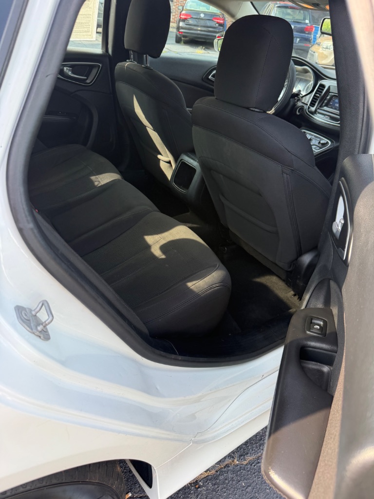 2015 Chrysler 200 - $3,000